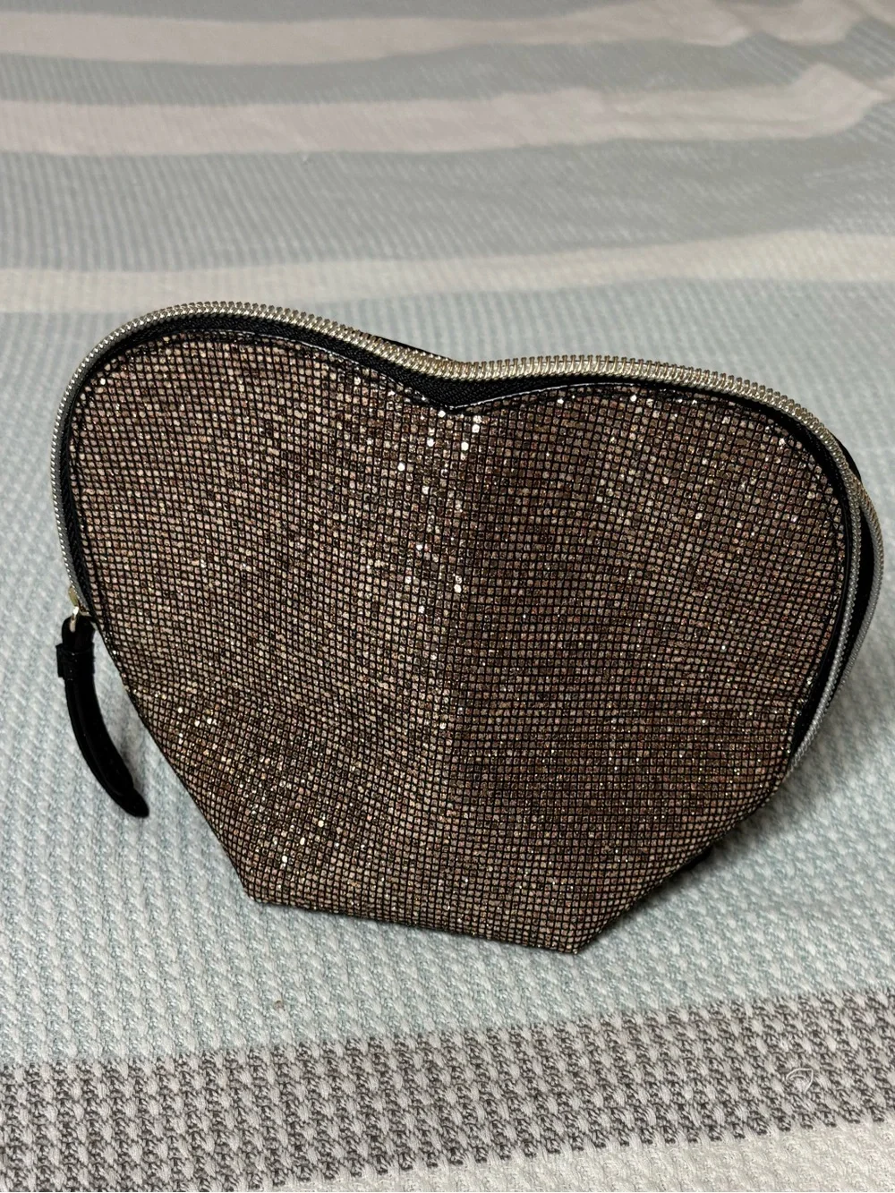 Victorias Secret compact heart